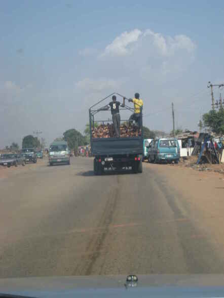Les autoroutes de Abuja (Cesare Ottolini, 2008)