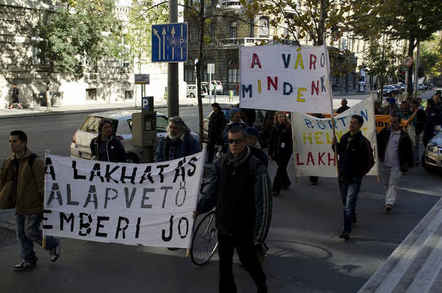 Hundreds demonstrated against the growing criminalization of homelessness in Budapest