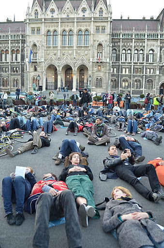 Hundreds demonstrated against the growing criminalization of homelessness in Budapest