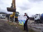 Sheridan protest in front bulldozer Dale Farm - 3 (2006)