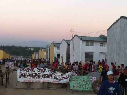 Urban poor Filipinos #OccupyBulacan 5,280 vacant houses