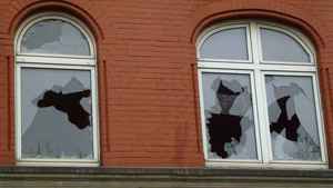 Breaking eyes of an empty building (Duisburg, 26 04 2013)